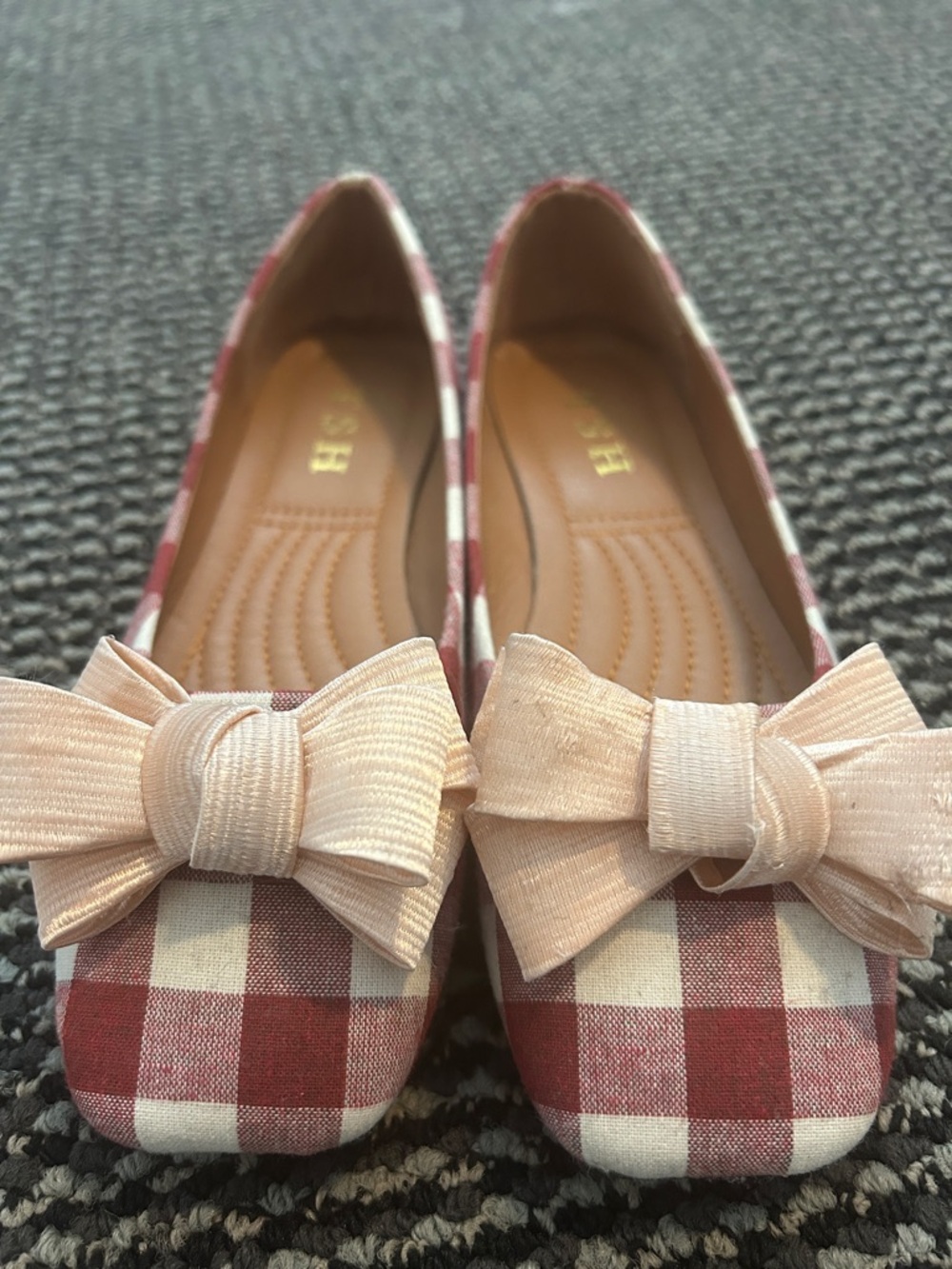 New Plaid Bow Flats in Red and White - Picture 2 of 8